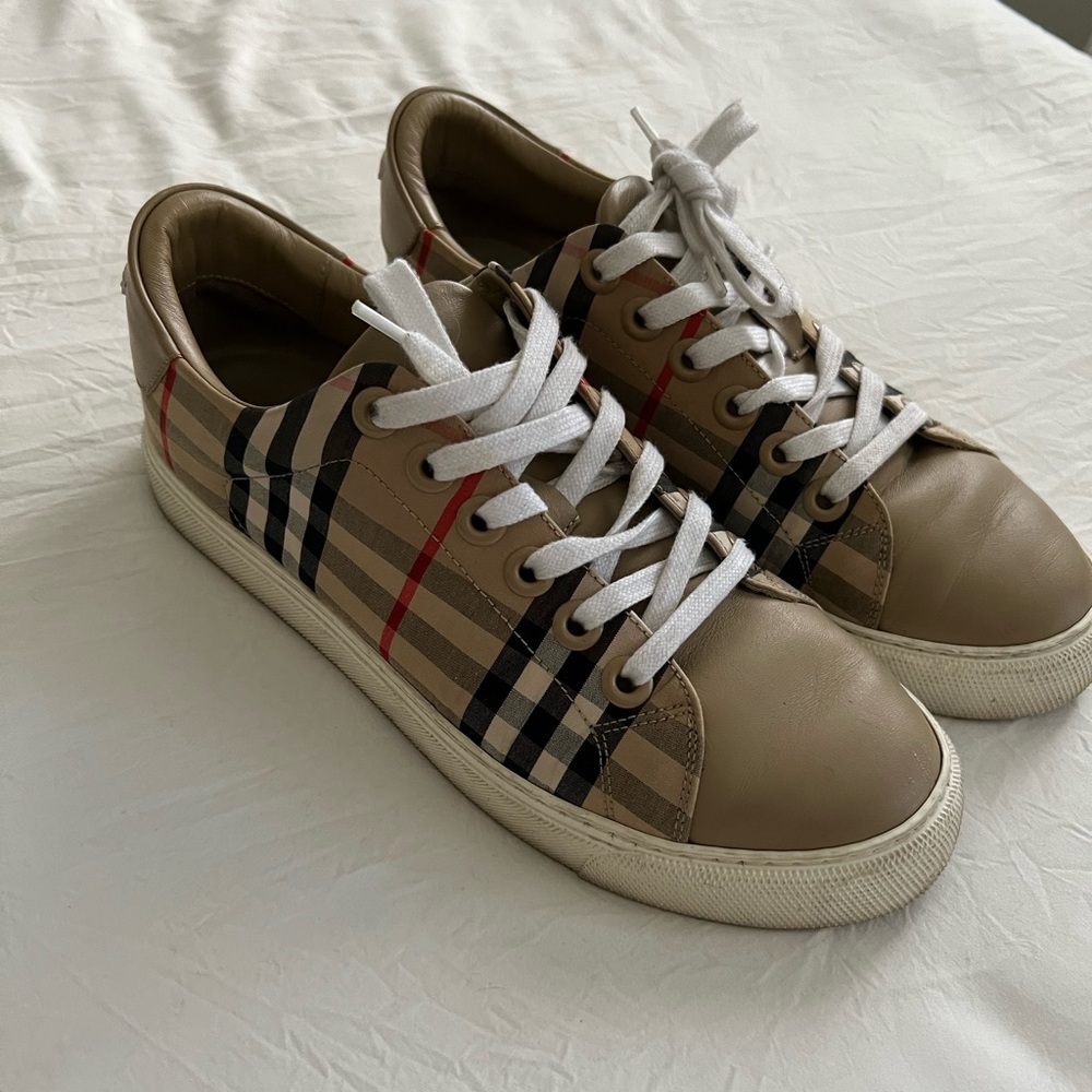 Burberry sneakers, woman size 37.5